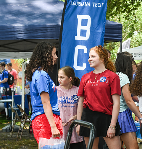Students learn about the 180 plus student organizations at the organization browse.