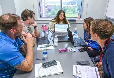 Student bankers working together in a breakout room